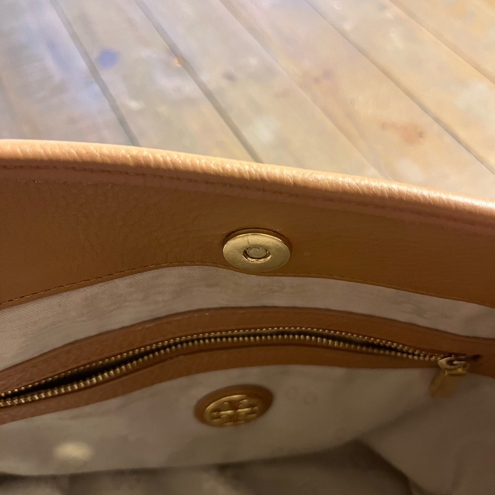 Tory Burch Large Shoulder Bag - Picture 7 of 10